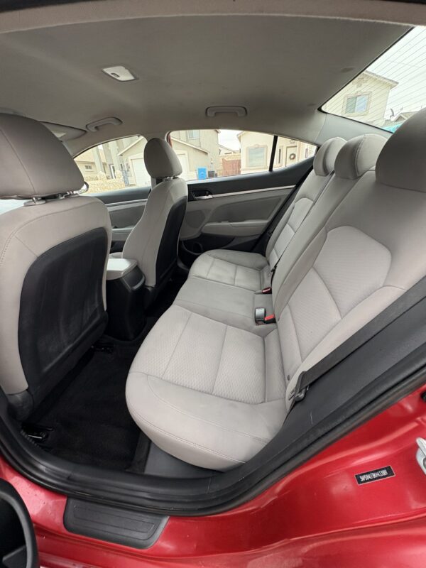 2019 Hyundai Elantra SEL Sedan 4D - Image 9