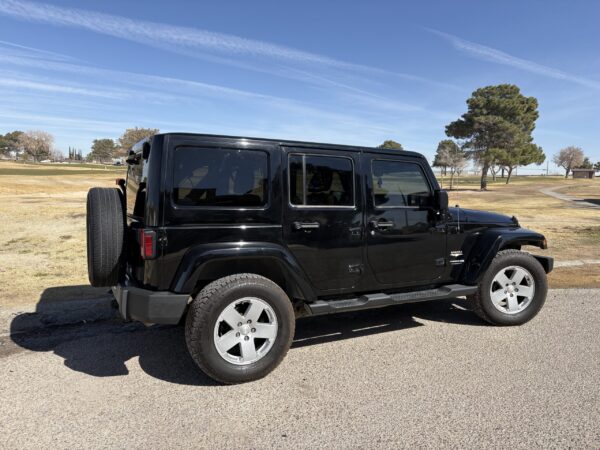 2012 Jeep Wrangler Unlimited Sahara - Image 3