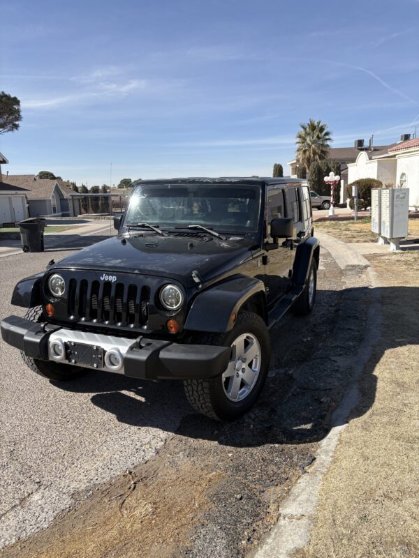 2012 Jeep Wrangler Unlimited Sahara - Image 2