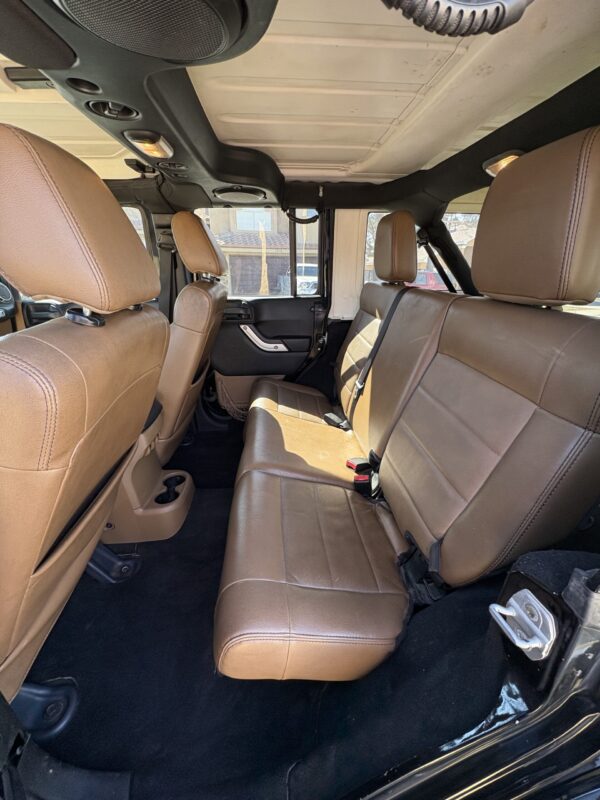 2012 Jeep Wrangler Unlimited Sahara - Image 7