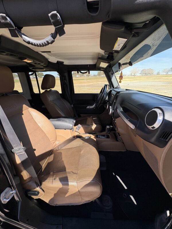 2012 Jeep Wrangler Unlimited Sahara - Image 8