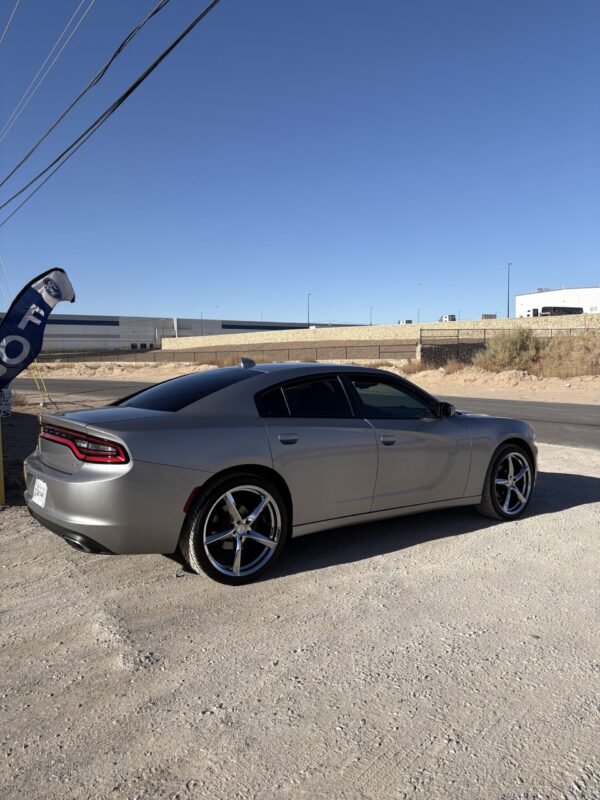 2016 Dodge Charger SXT - Image 3