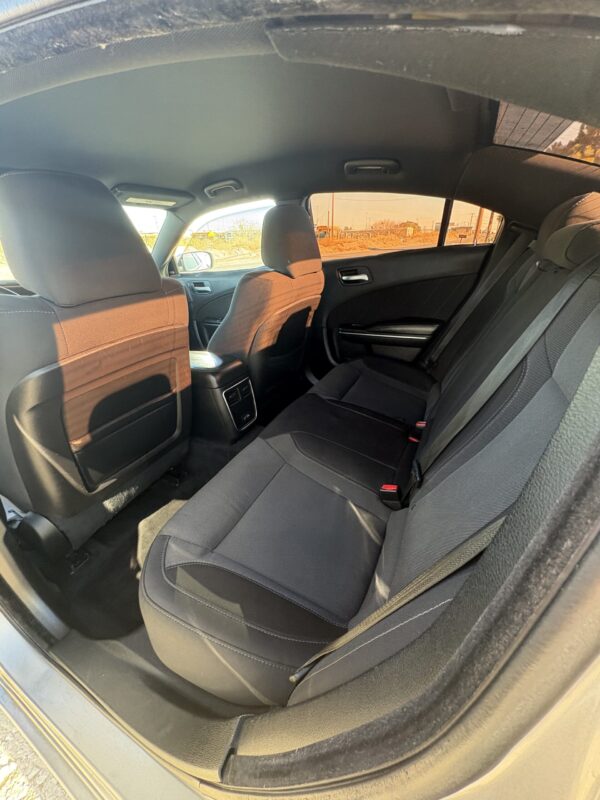 2016 Dodge Charger SXT - Image 6
