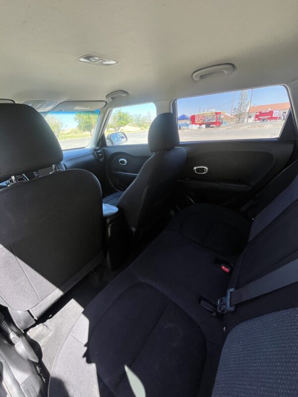 2017 Kia Soul + Wagon - Image 7