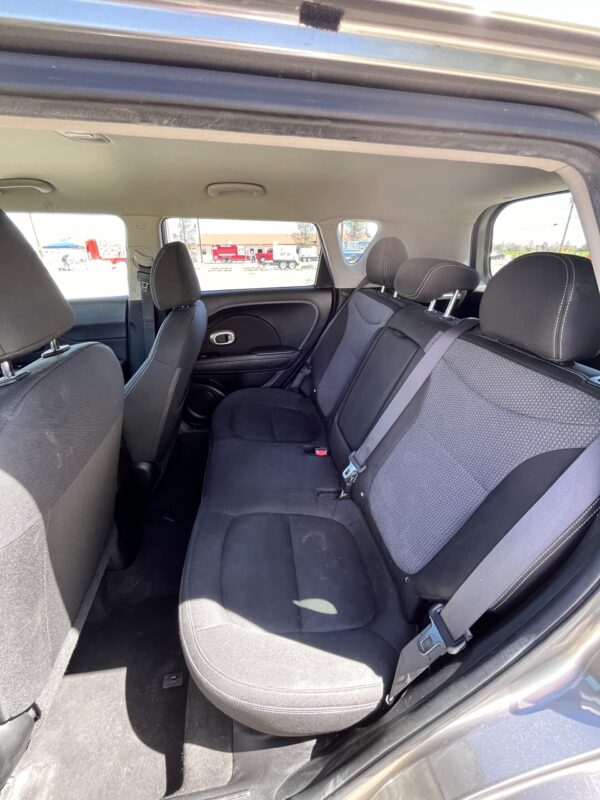 2017 Kia Soul + Wagon - Image 6