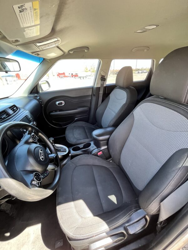 2017 Kia Soul + Wagon - Image 5