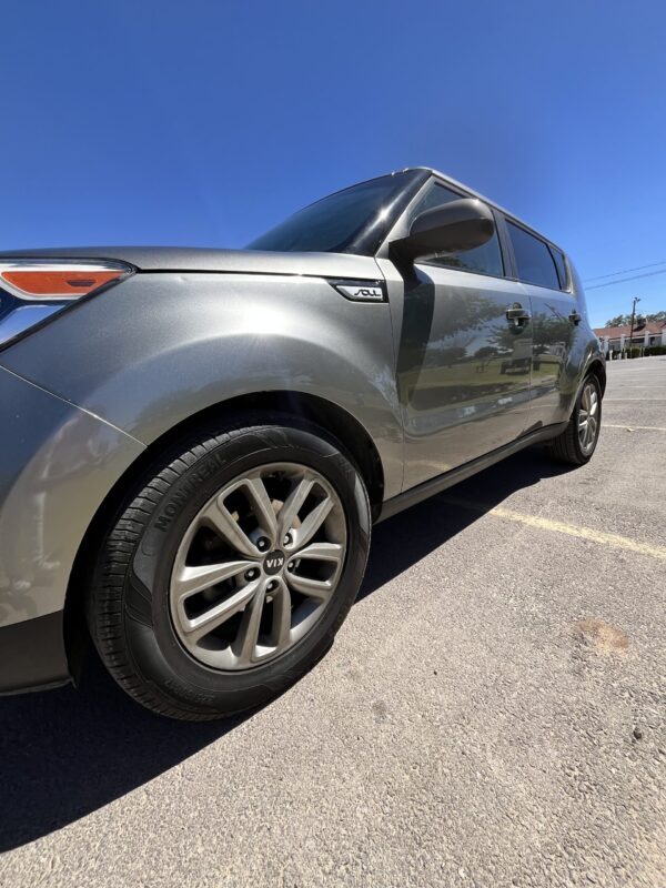 2017 Kia Soul + Wagon - Image 8